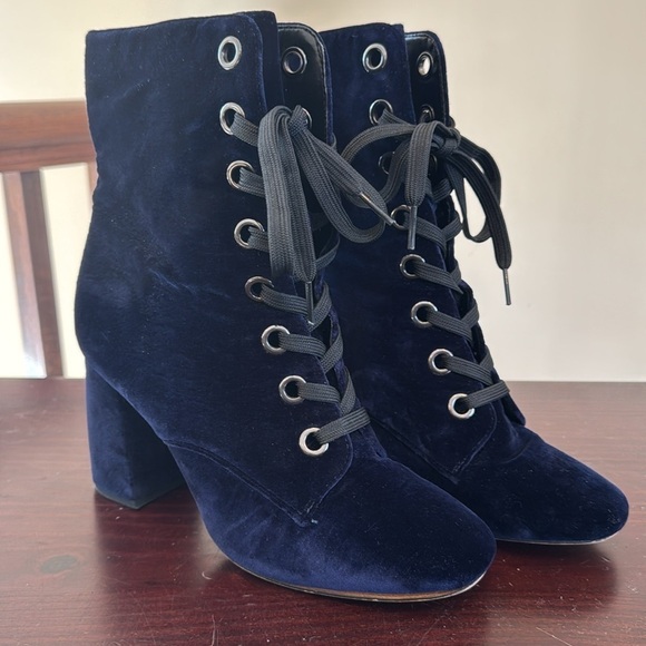 Bcbgeneration BCBG blue velvet lace up chunky heeled boots size 9 Victorian - Picture 2 of 11